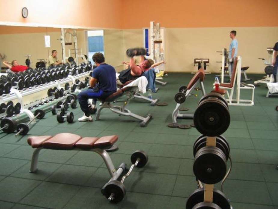 Плитка из резиновой крошки в тренажерном зале