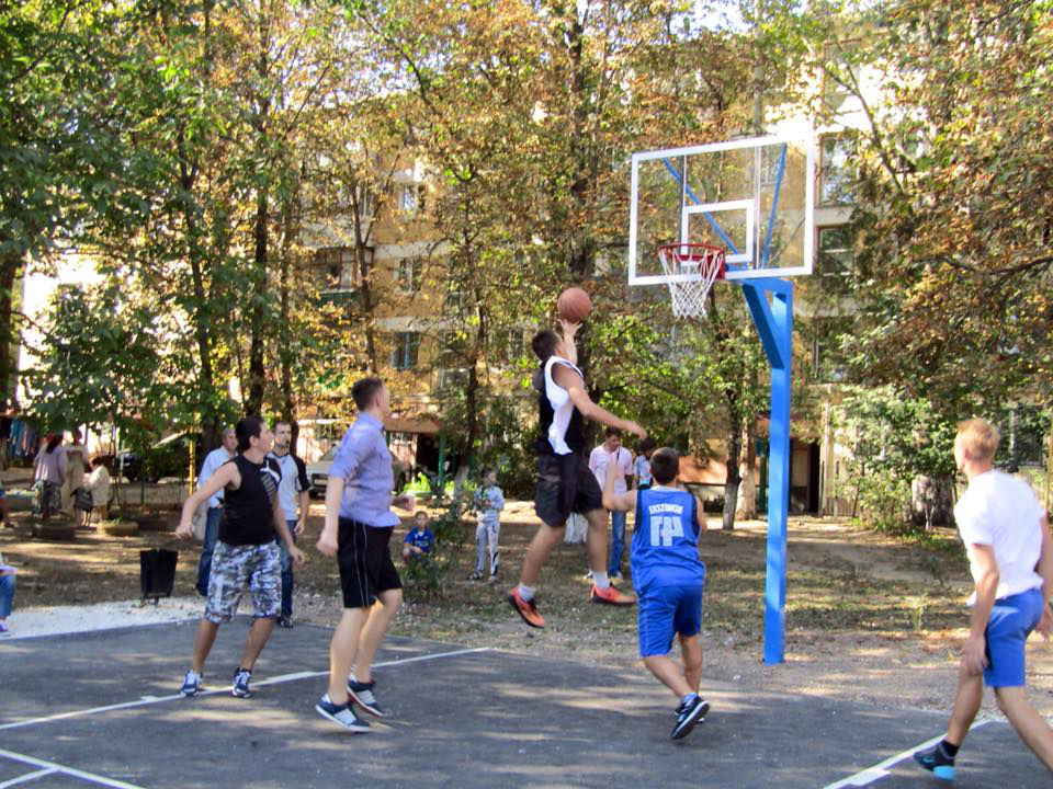 Баскетбол во дворе